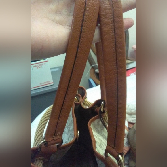 BEAUTIFUL MICHAEL KORS MONOGRAM BAG CREAM / TAN GOLD HARDWARE LARGE BAG PRETTY - Picture 11 of 12